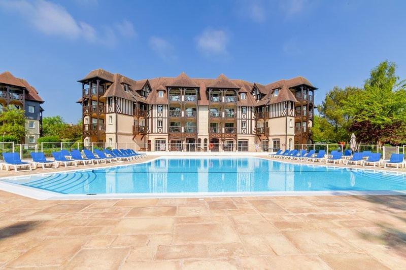 "Magnifique 2 Pieces Deauville" Piscine Et Jardin Exterior foto